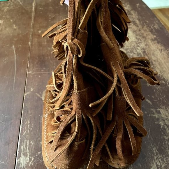 Minnetonka Moccasin 3-Layer Fringe Boot - Picture 6 of 7